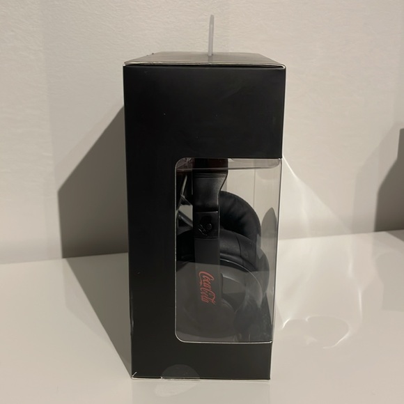 BNIB Skullcandy x Coca Cola Collaboration Wireless On-Ear Headphones - Picture 4 of 11